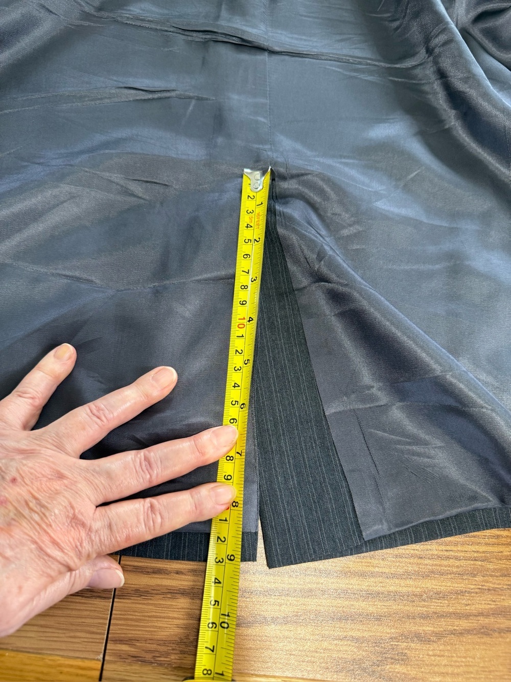 46R Jos. A Banks Suit - 2 Button Dark Gray Pin Stripe. Pants included. - Picture 9 of 15
